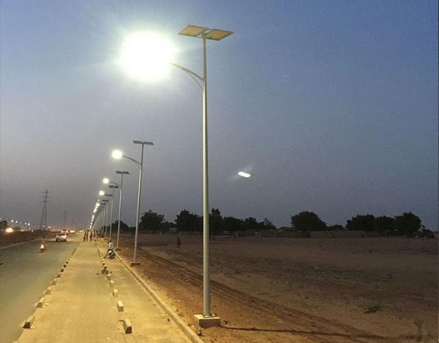 Solar street light installation precautions